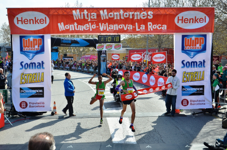 Arribada a meta del primers participants, categoria masculina