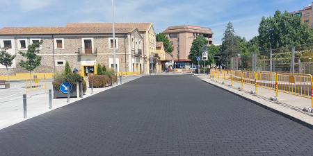 Obres de repavimentació del tram de Pompeu Fabra sobre la llosa