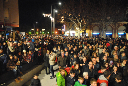 Aspecte de la plaça de la Vila durant la Cavalcada de Reis 2015