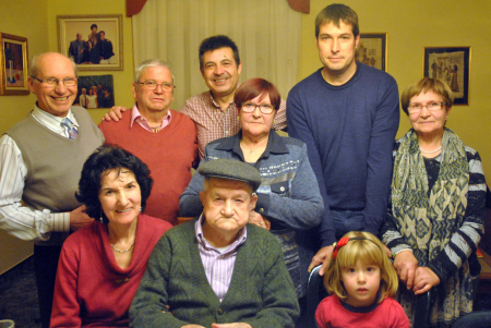 Pedro Blasco Aguilar amb la seva família i l'alcalde