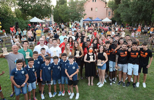 Festa de l'Esport 2022: foto de grup dels equips i persones guardonades