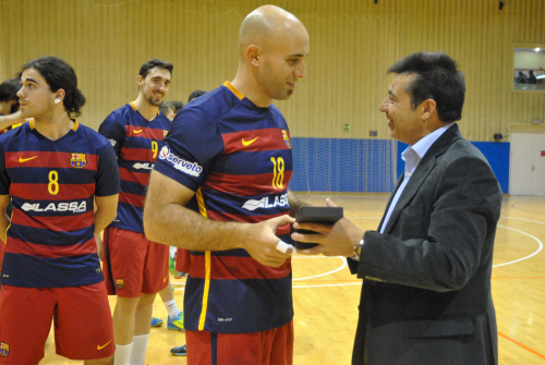 Entrega de records als capitans del Barça i del Granollers de handbol