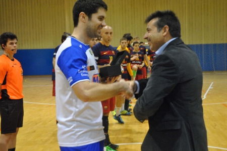 Entrega de records als capitans del Barça i del Granollers de handbol